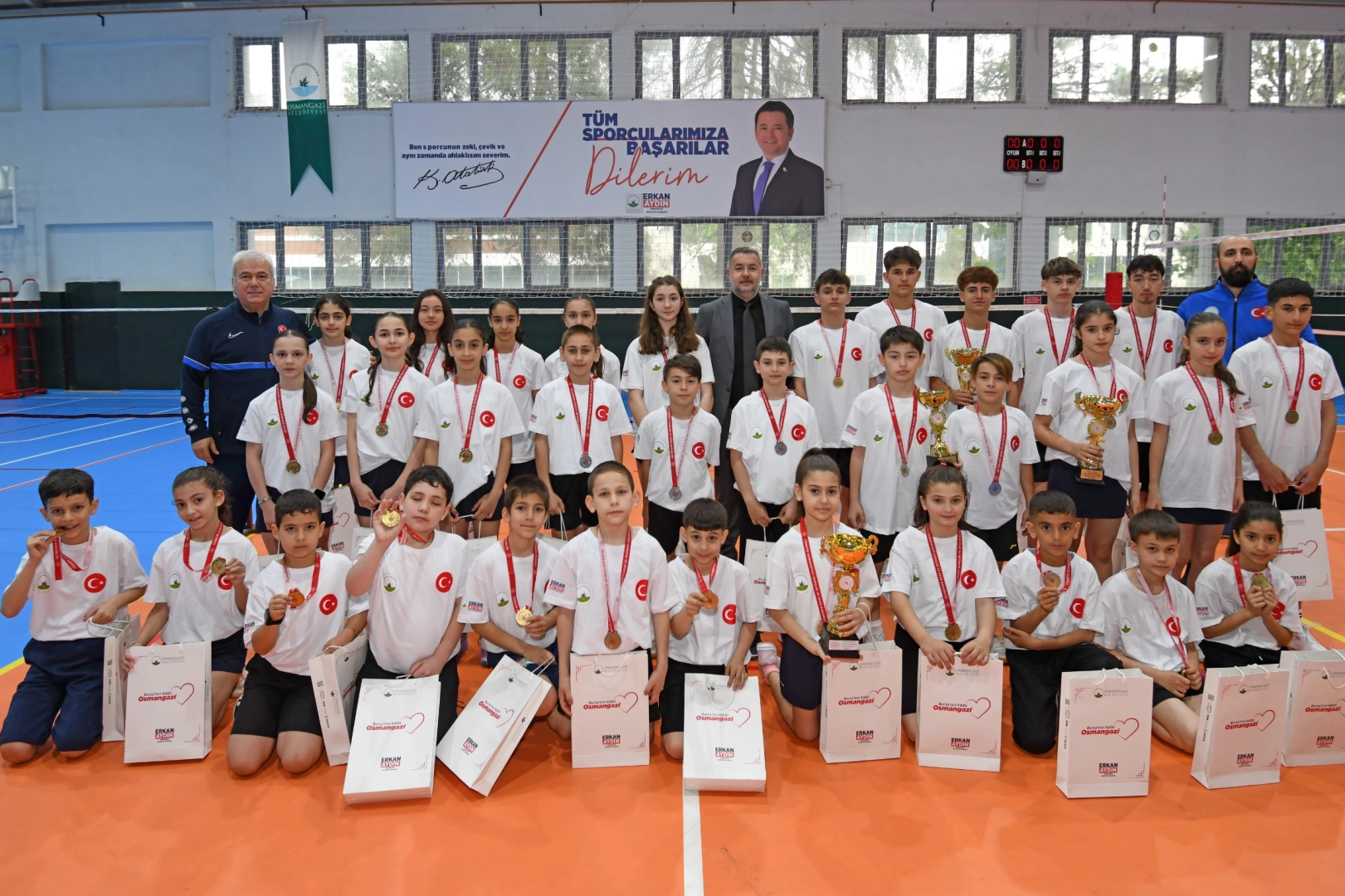 Osmangazi Belediyespor&rsquo;dan badmintonda tarihi başarı