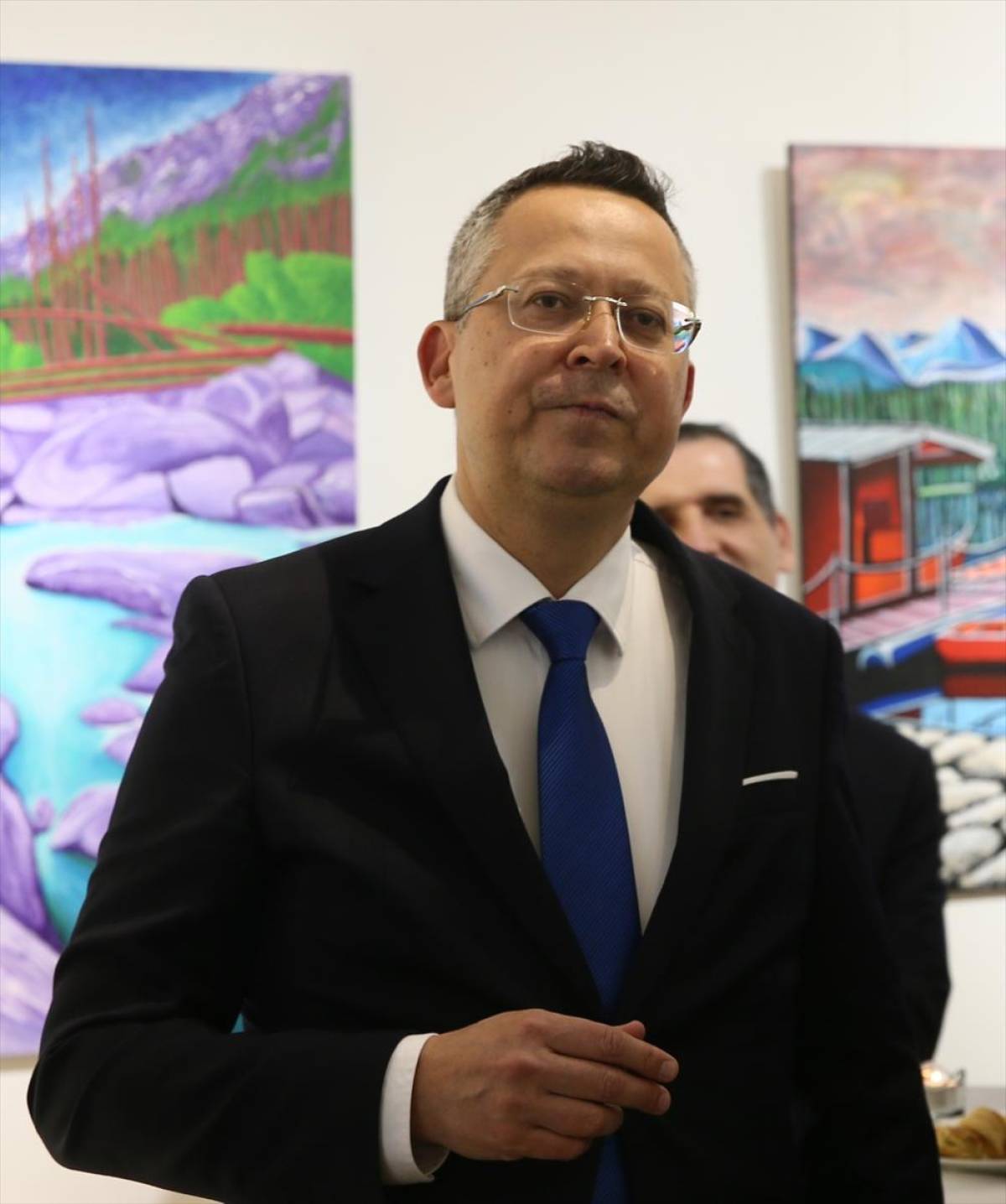 Viyana Yunus Emre Enstit&uuml;s&uuml;'nde Slovakya Maliye Bakanı Kamenicky'nin resimlerinin yer aldığı sergi a&ccedil;ıldı