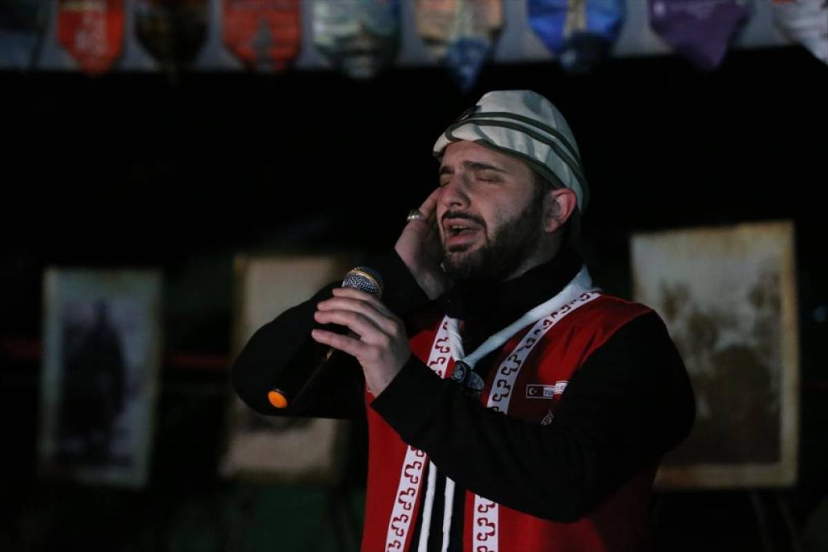 Milli Bilin&ccedil; Kampı'na katılan izciler, kınalı sa&ccedil;larıyla atalarının yolunda