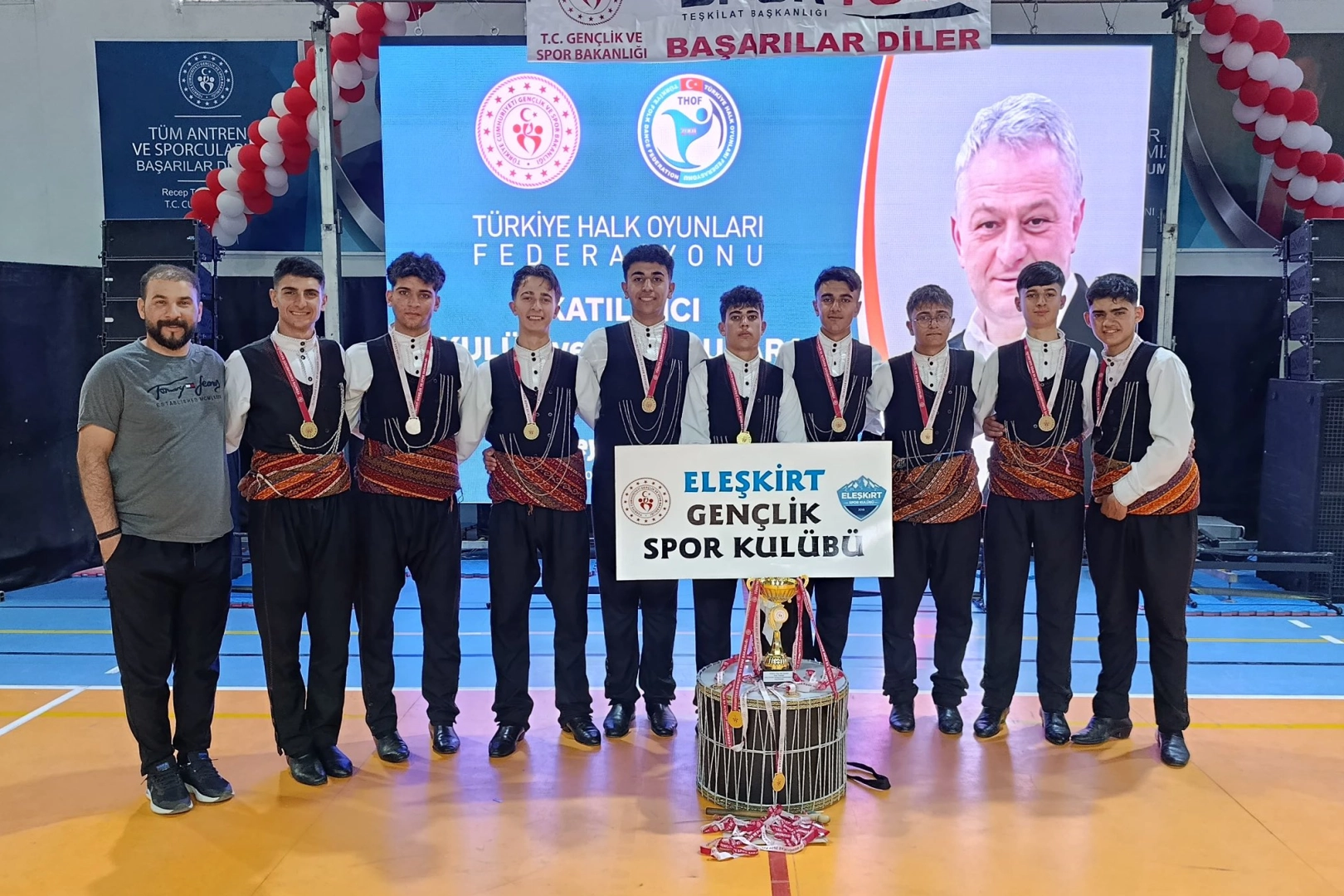 Artvin Eleşkirt Gen&ccedil;lik Spor Kul&uuml;b&uuml; b&ouml;lge birincisi oldu