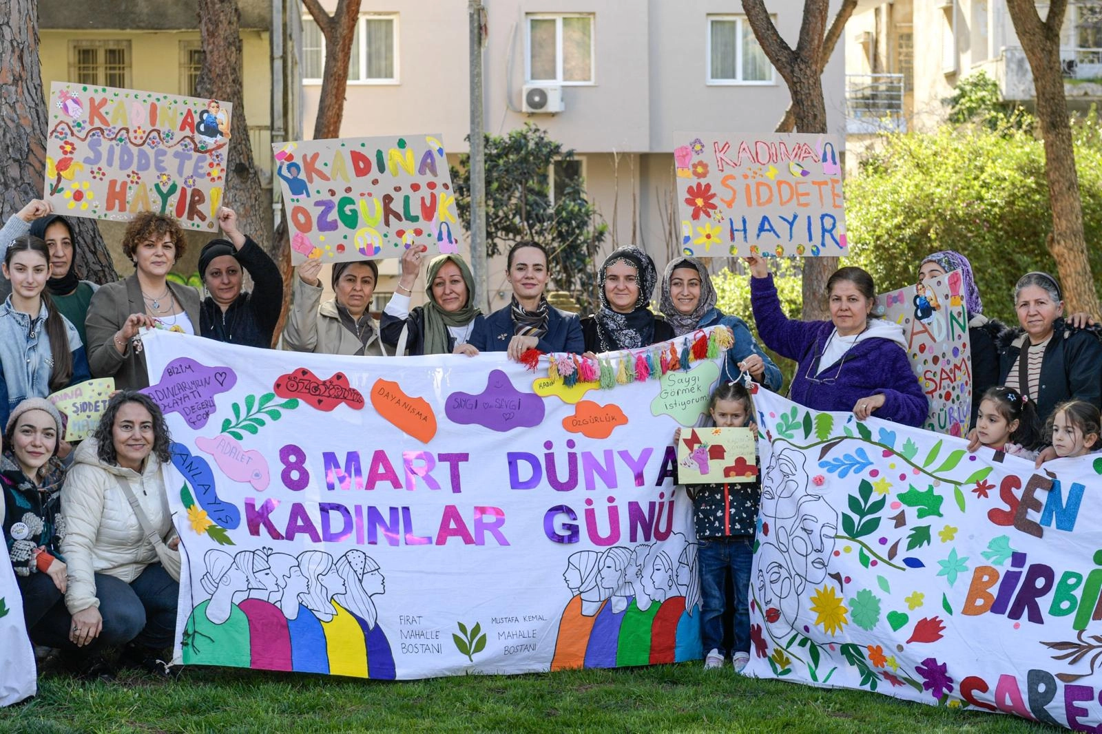 İzmir&rsquo;de 8 Mart dayanışma noktaları kadınlarla buluştu