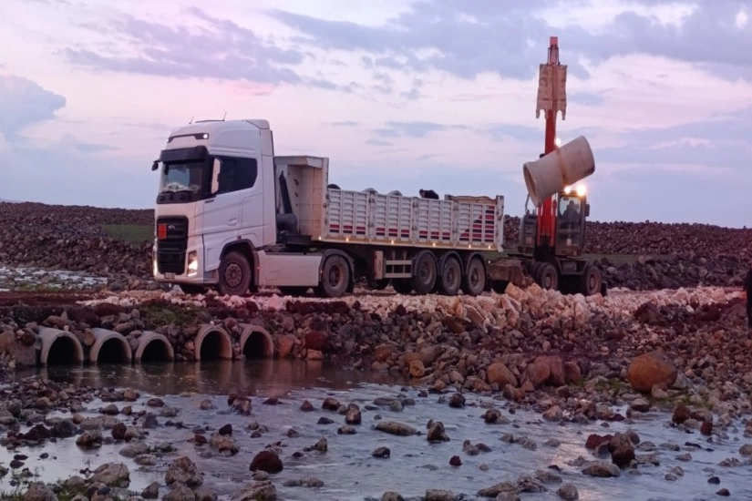 Şanlıurfa&rsquo;da sağanak sonrası yollar hızla onarıldı