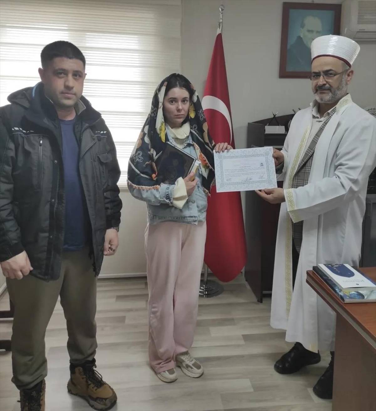 Mersin'e bir n&uuml;kleer g&uuml;&ccedil; santralinde &ccedil;alışmaya gelen Rus kadın M&uuml;sl&uuml;man oldu