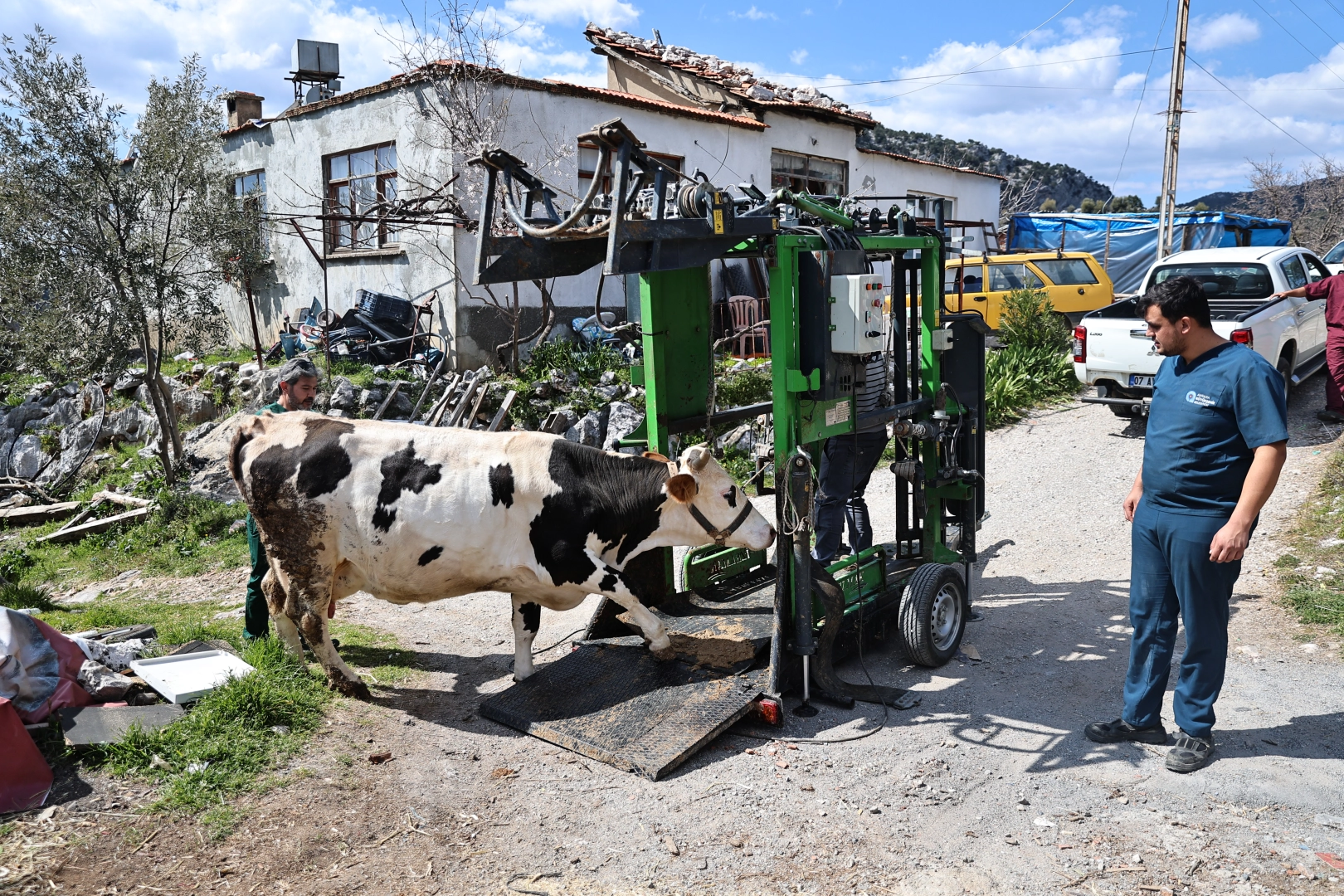 Antalya'da &uuml;reticiler yerinde verilen &uuml;cretsiz hizmetten memnun