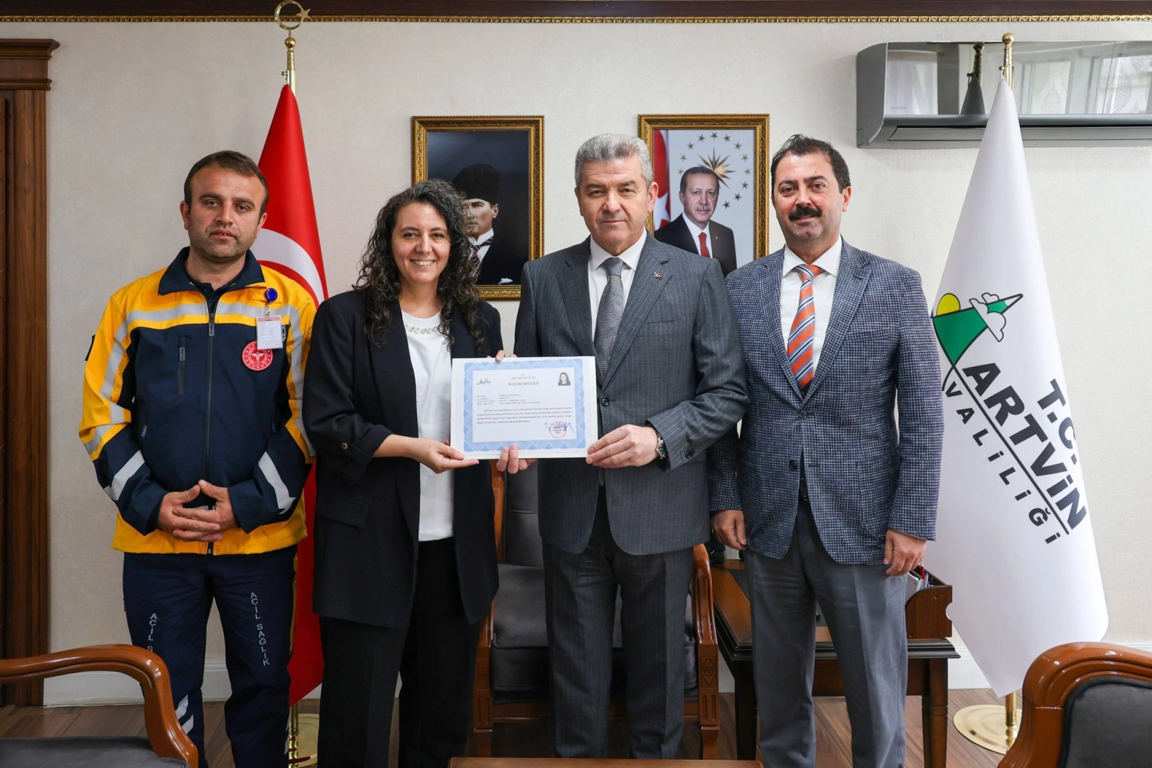 Artvin'de yılın sağlık &ccedil;alışanları &ouml;d&uuml;llendirildi