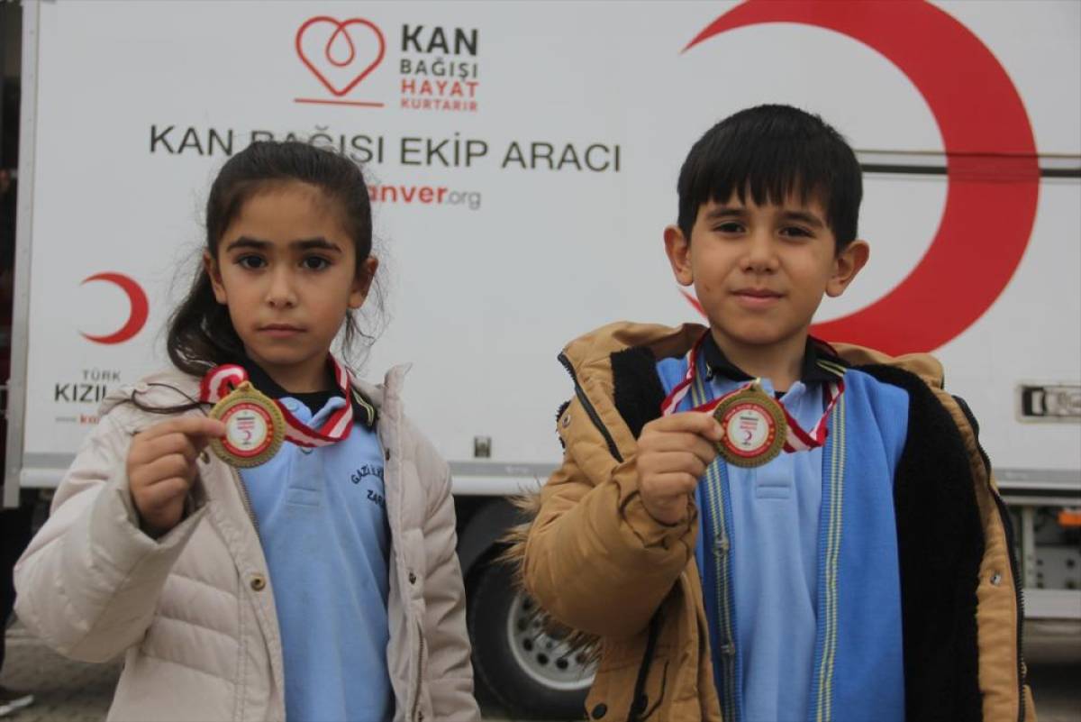 Sivas'ta öğrenci velileri kan bağışı kampanyasına destek verdi