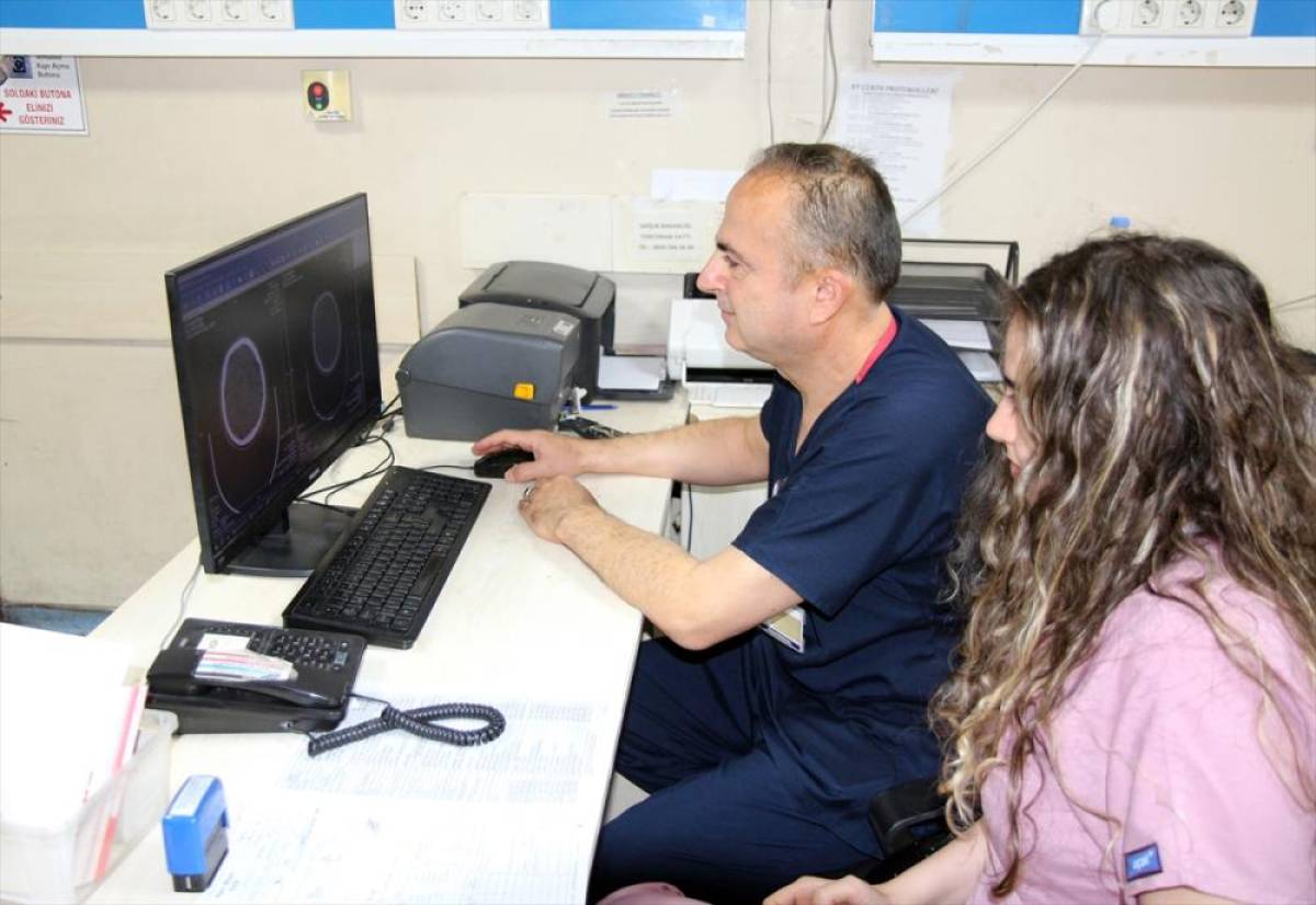 Denizli'de yeni doktorun ilk görev yeri babasının çalıştığı hastane oldu