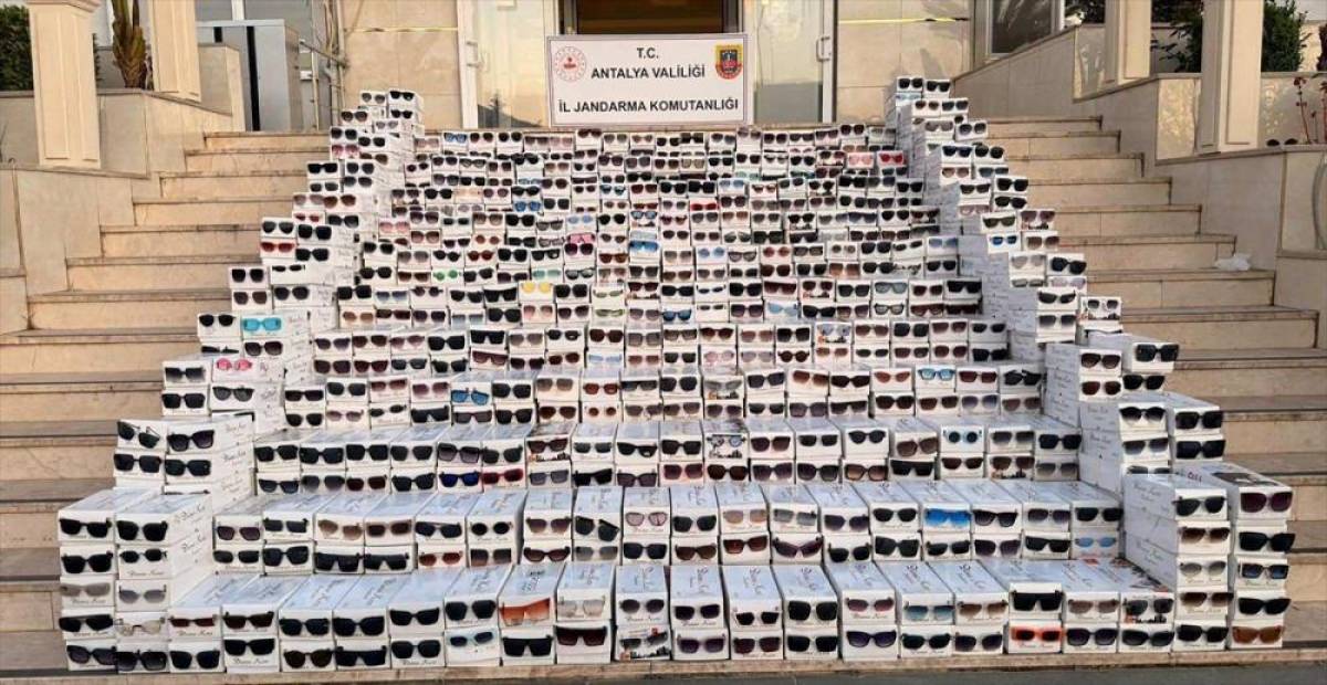 Antalya'da g&uuml;mr&uuml;k ka&ccedil;ağı 20 bin g&ouml;zl&uuml;k ele ge&ccedil;irildi