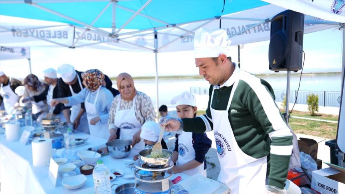 Malatya'da aileler arasında "i&ccedil;li k&ouml;fte" yarışması d&uuml;zenlendi