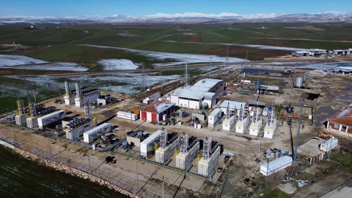 Diyarbakır'da &uuml;&ccedil; kuyuda doğal gaz &uuml;retiliyor