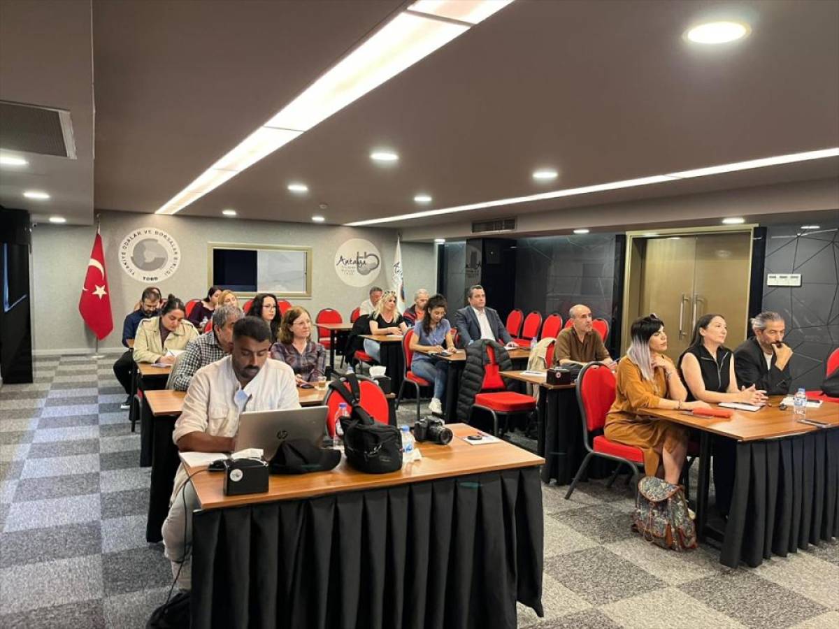 Antalya'da "Turizm Haberciliği Eğitimi" d&uuml;zenlendi