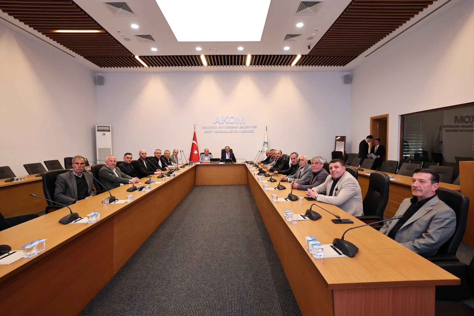 Başkan Alemdar Serdivan muhtarlarını AKOM&rsquo;da ağırladı