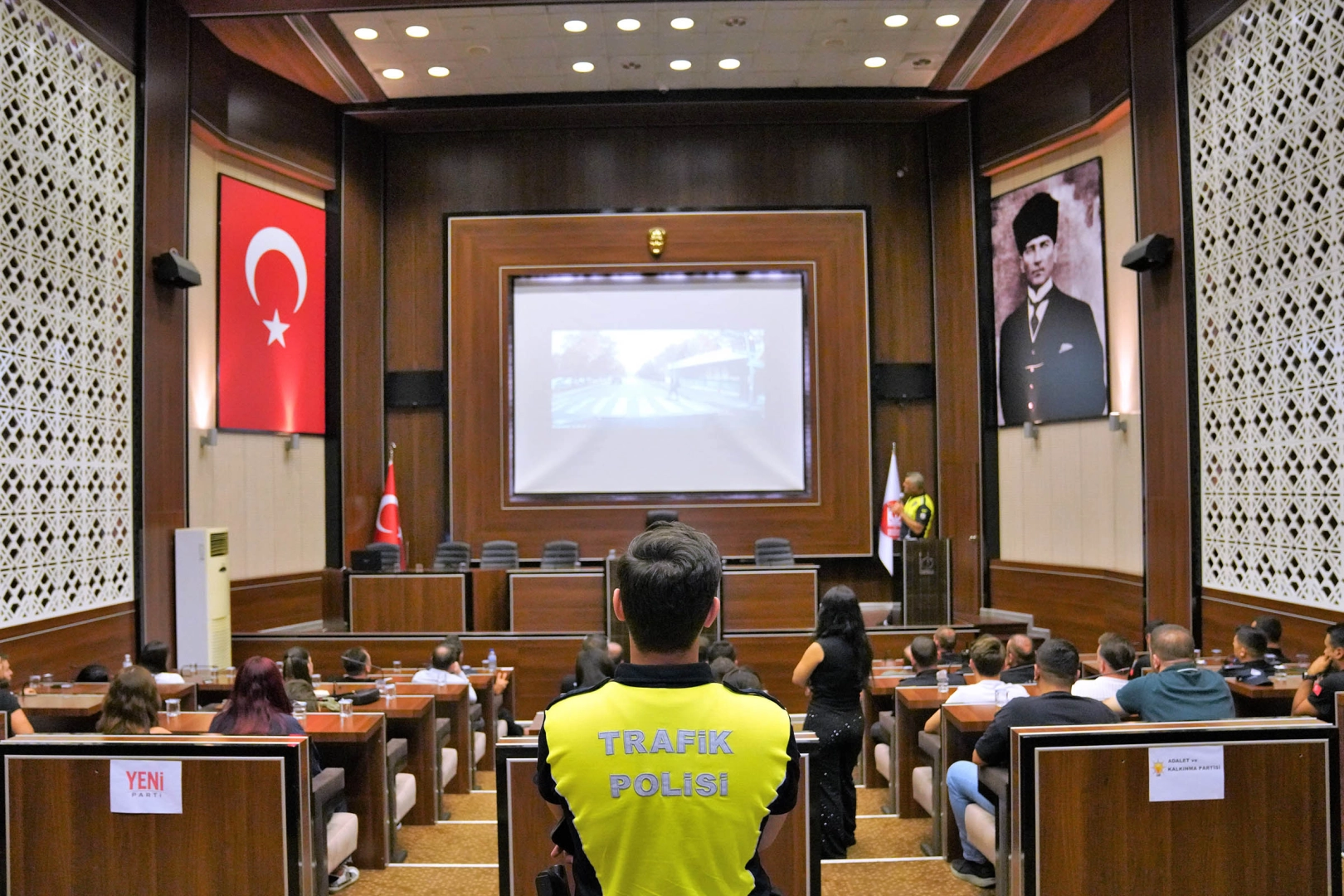 Ke&ccedil;i&ouml;ren Belediyesi personeline g&uuml;venli s&uuml;r&uuml;ş eğitimi