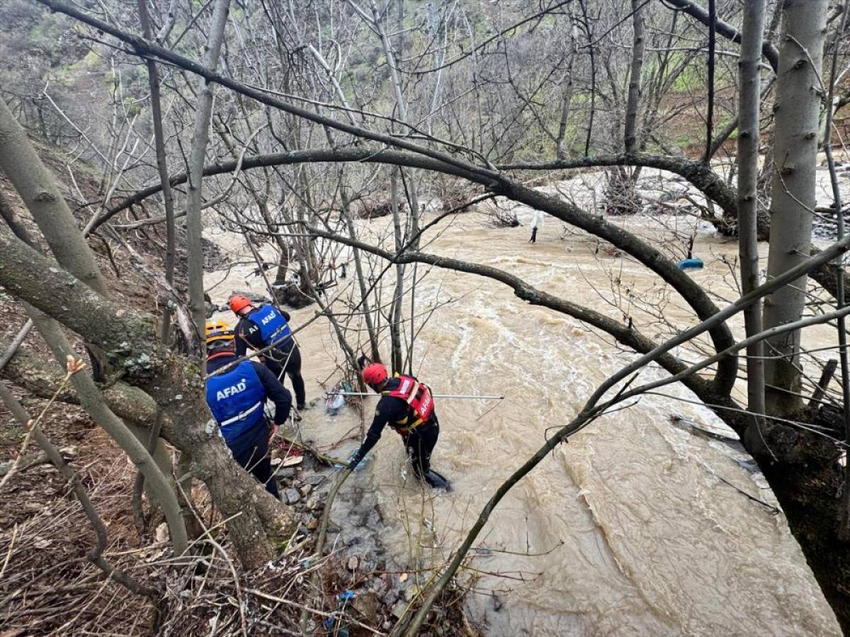 Hakkari'de derede kaybolan 8 yaşındaki &ccedil;ocuğun cansız bedenine ulaşıldı
