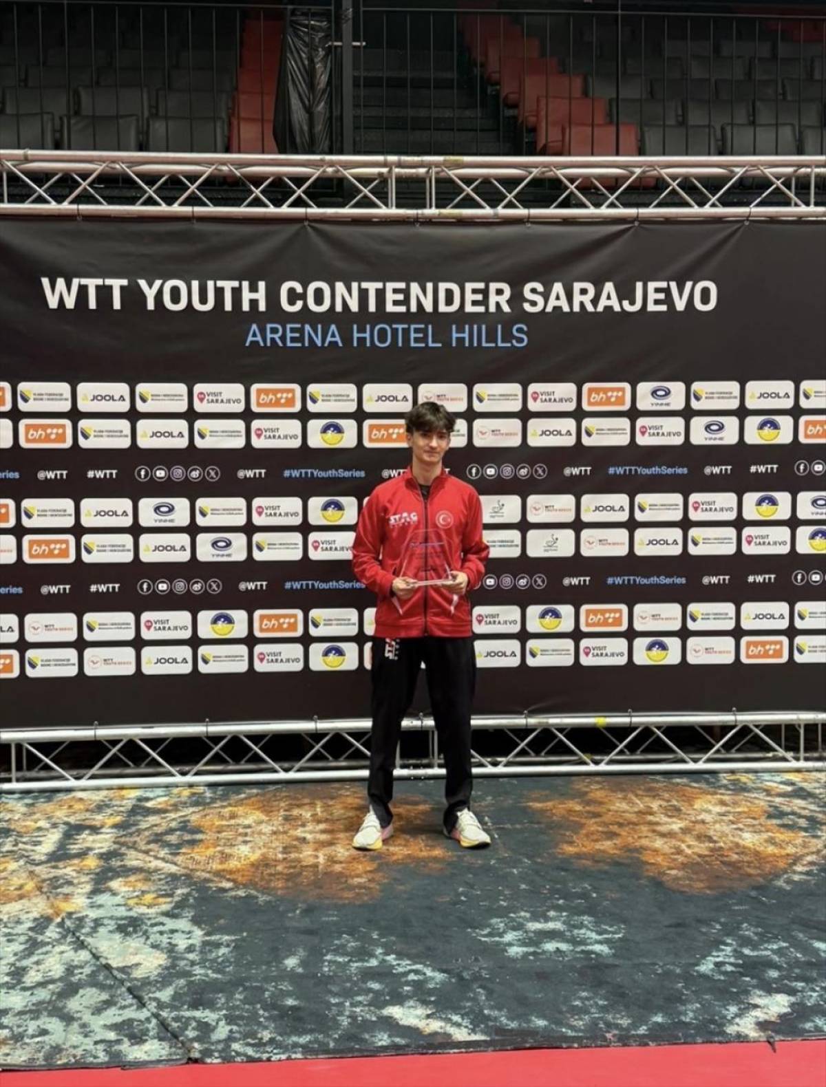 Berk &Ouml;ztoprak, D&uuml;nya Masa Tenisi Gen&ccedil;lik Turu'nda şampiyon oldu