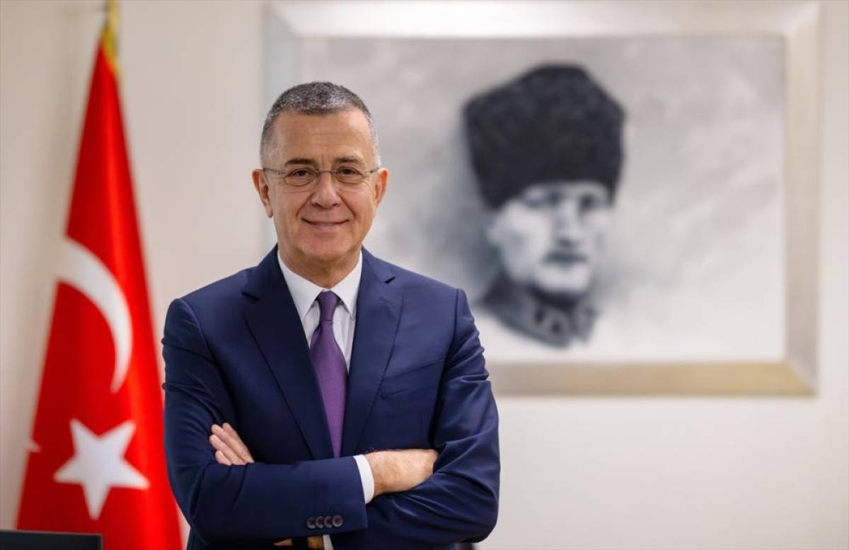 Yeditepe &Uuml;niversitesi Rekt&ouml;r&uuml; Durman'dan gen&ccedil;lere kariyer tavsiyeleri