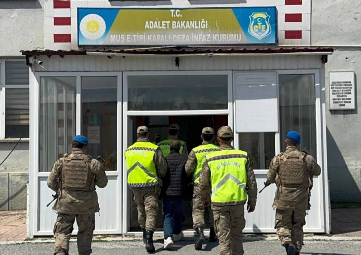 Muş'ta 30 yıl 4 ay hapis cezası bulunan firari h&uuml;k&uuml;ml&uuml; yakalandı
