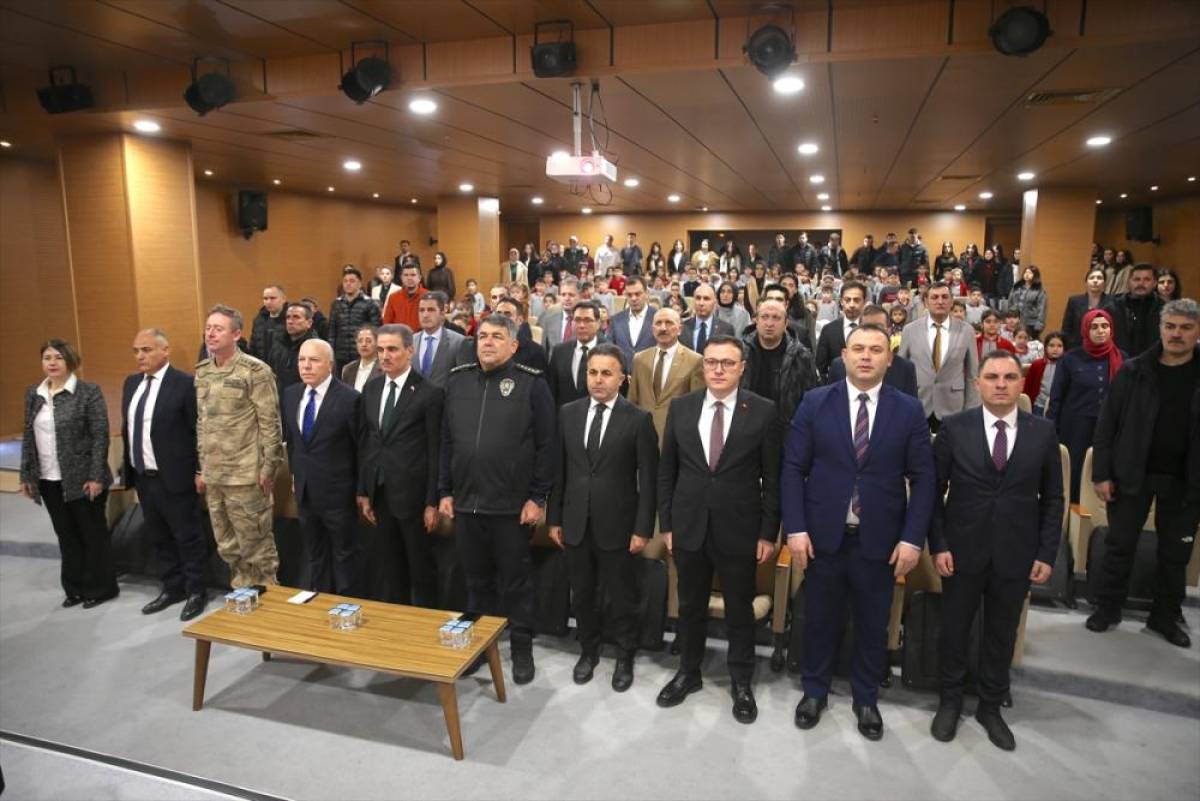 Erzurum Valisi Baruş'tan "Dijital d&uuml;nyada k&uuml;t&uuml;phaneler en g&uuml;venli limandır" vurgusu: