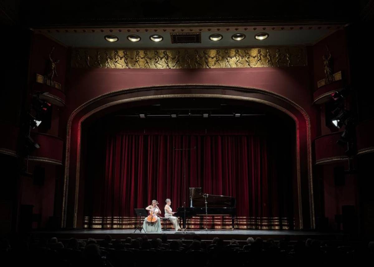 &Ccedil;ellist Selin Nardemir &Ouml;nert&uuml;rk ve piyanist Z&uuml;mr&uuml;t Alieva S&uuml;reyya Operası'nda sahne aldı