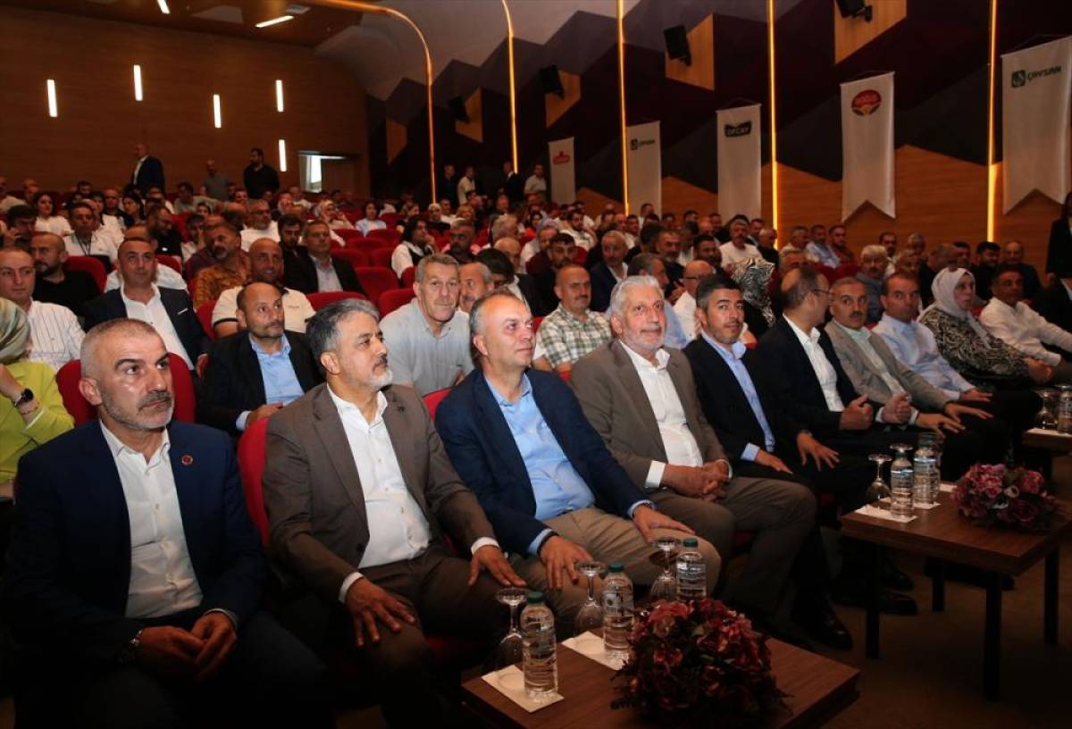 &Ouml;z Gıda-İş Sendikası Genel Başkanı G&uuml;lpolat, Rize'de genel kurulda konuştu: