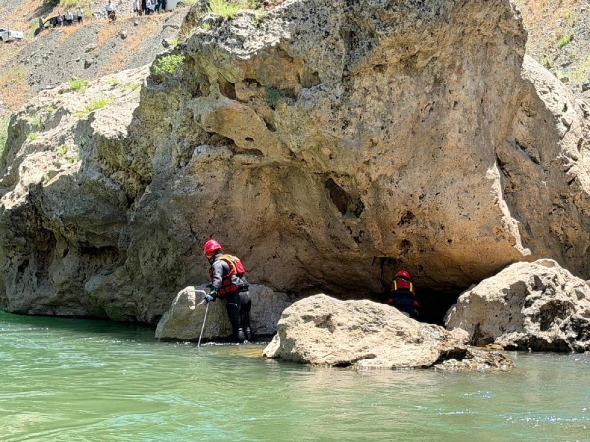 G&Uuml;NCELLEME- Bitlis'te derede kaybolan &ccedil;ocuk &ouml;l&uuml; bulundu