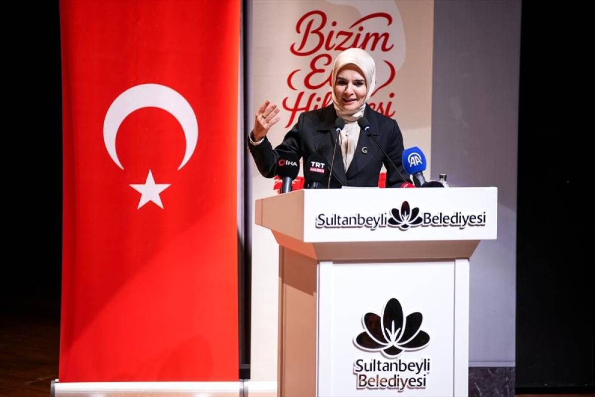 Bakan G&ouml;ktaş, "Bizim Evin Hikayesi" tiyatro oyununun gala g&ouml;sterimine katıldı: