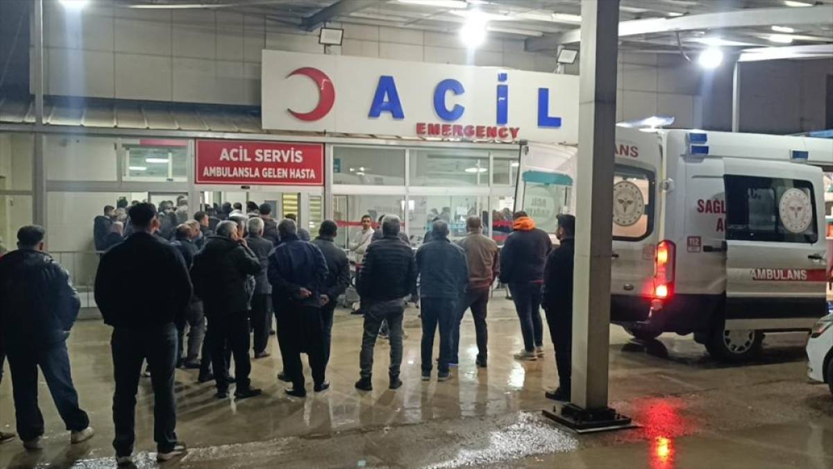 Adana'da bı&ccedil;aklı kavgada 1 kişi &ouml;ld&uuml;, 1 kişi de yaralandı