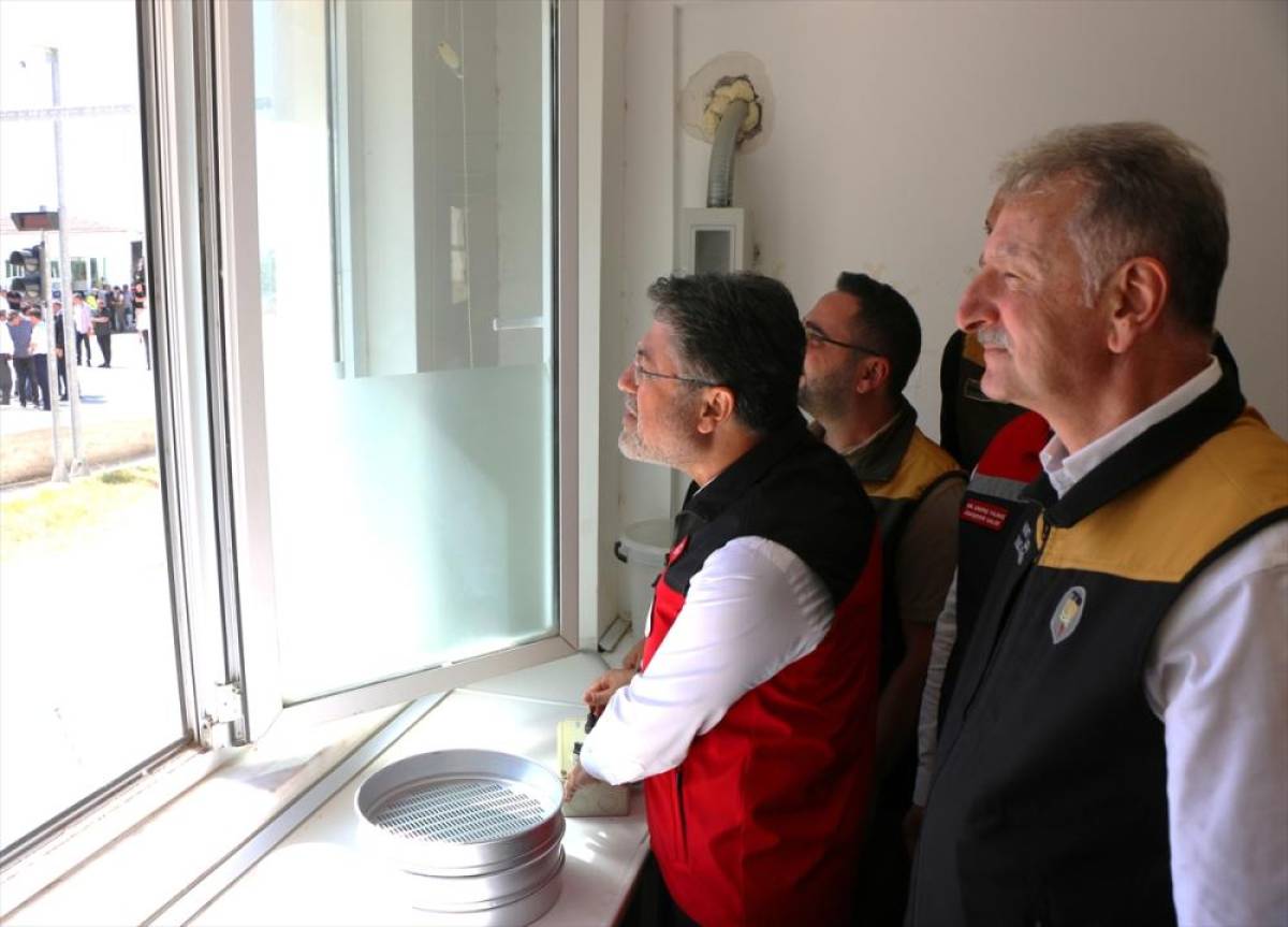 Tarım ve Orman Bakanı Yumaklı TMO Sivrihisar Tesisleri'nde konuştu: