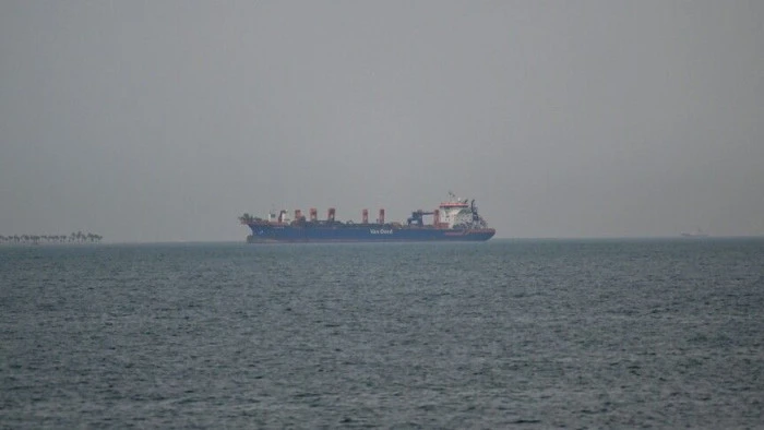 ABD-İran ateşkesinin ardından g&ouml;zler H&uuml;rm&uuml;z Boğazı'ndan ge&ccedil;meyi bekleyen gemilere &ccedil;evrildi