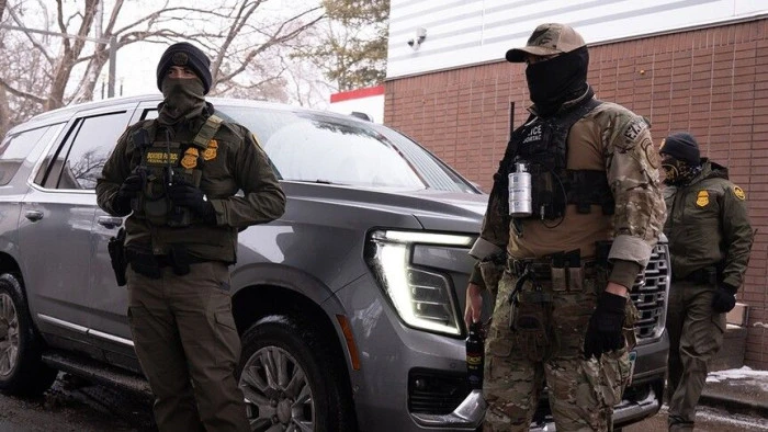 ABD'de ICE ekipleri, g&ouml;zaltı operasyonunda bir kişiyi vurarak yaraladı