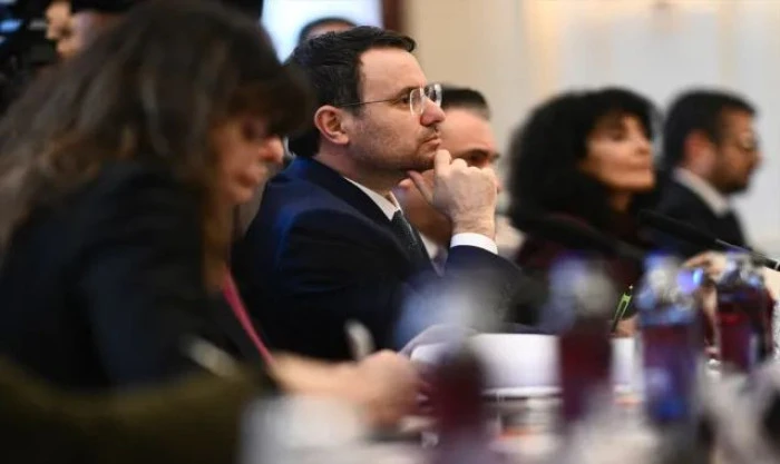 Adalet Bakanı G&uuml;rlek, gen&ccedil;lerle bir araya geldi: