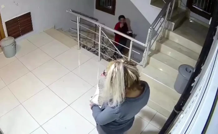 Adana'da ayakkabı hırsızlığı g&uuml;venlik kamerasında