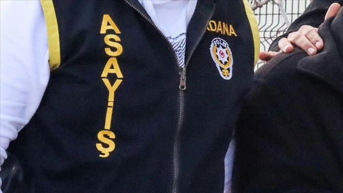 Adana'da dolandırıcılık yaptığı iddiasıyla tutuklanan sanığa dava