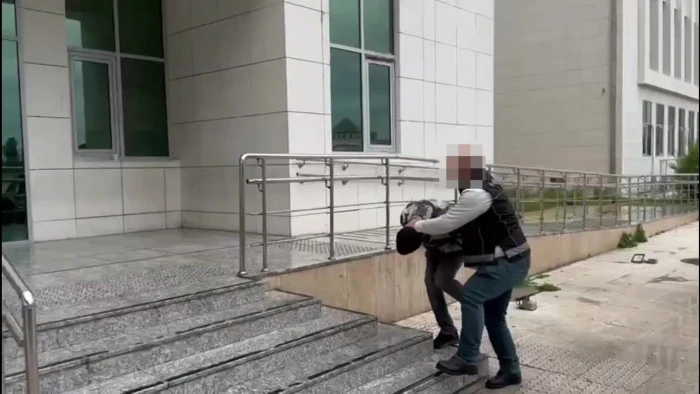 Adana'da uyuşturucu su&ccedil;larından aranan 25 h&uuml;k&uuml;ml&uuml; yakalandı