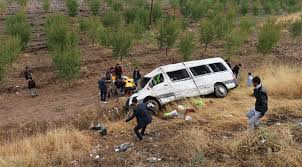 Adıyaman'da devrilen yolcu minibüsündeki 14 kişi yaralandı