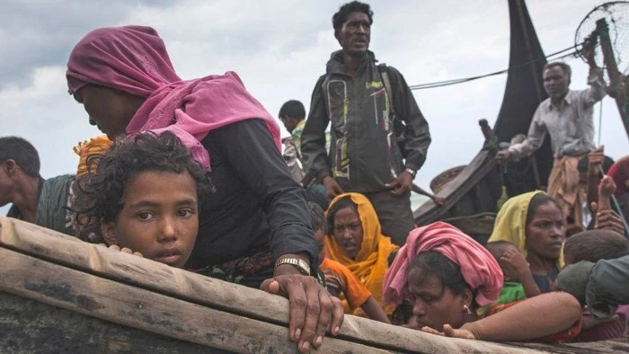 Andaman Denizi'nde Arakanlı m&uuml;ltecileri taşıyan teknenin alabora olması sonucu 250 kişi kayboldu