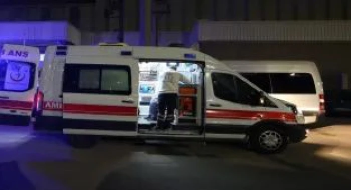 Antalya&rsquo;da tarım iş&ccedil;ilerini taşıyan 2 minib&uuml;s&uuml;n &ccedil;arpıştığı kazada 5 kişi yaralandı