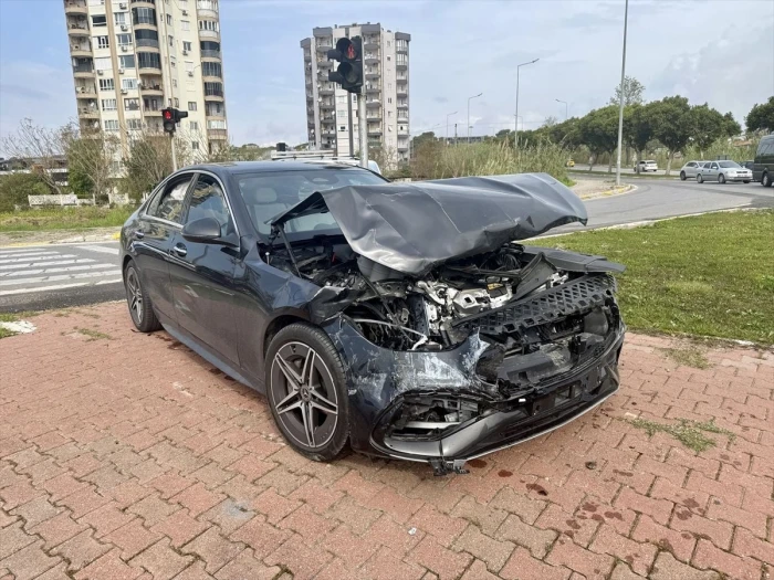 Antalya'da zincirleme trafik kazasında 3 kişi yaralandı
