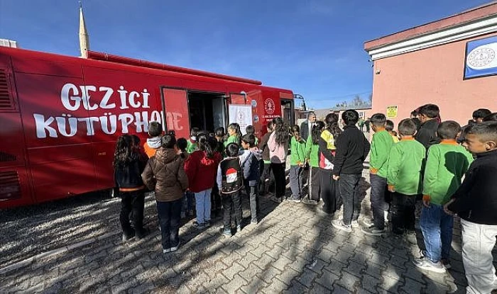 Ardahan'da gezici kütüphane otobüsü 7 yıldır her kesimi kitapla buluşturuyor