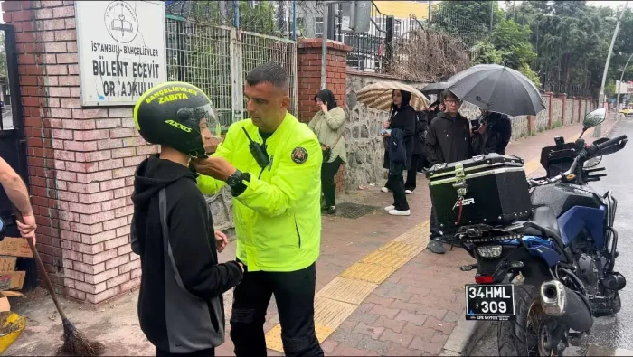Bah&ccedil;elievler Belediyesi, LGS sınavına giren &ouml;ğrencileri okullarına yetiştirdi