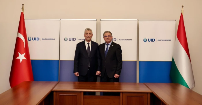 Bakan Bolat, Uluslararası Demokratlar Birliği Macaristan Başkanı G&uuml;ray ile g&ouml;r&uuml;şt&uuml;