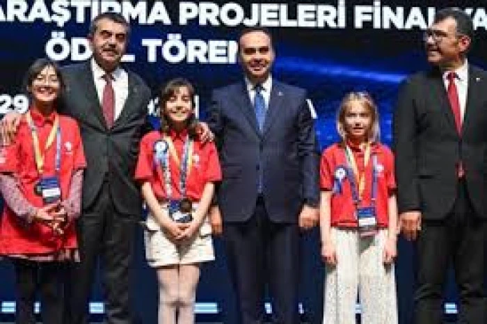 Bakan Kacır, Ortaokul ve Lise Öğrencileri Araştırma Proje Yarışmaları Ödül Töreni'nde konuştu: