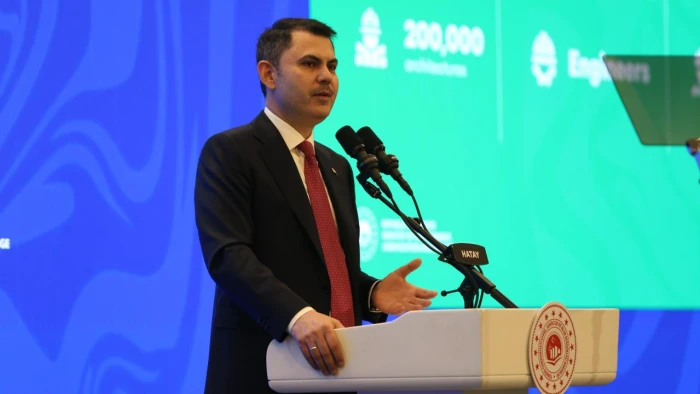 Bakan Kurum, Londra'da T&uuml;rk gazetecilerin sorularını yanıtladı: