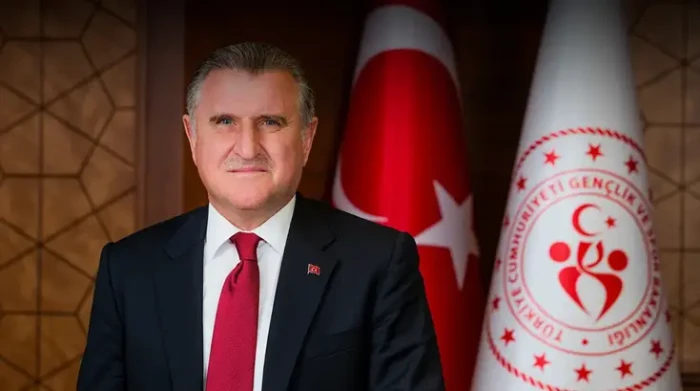 Bakan Osman Aşkın Bak, milli tekvandocuları tebrik etti