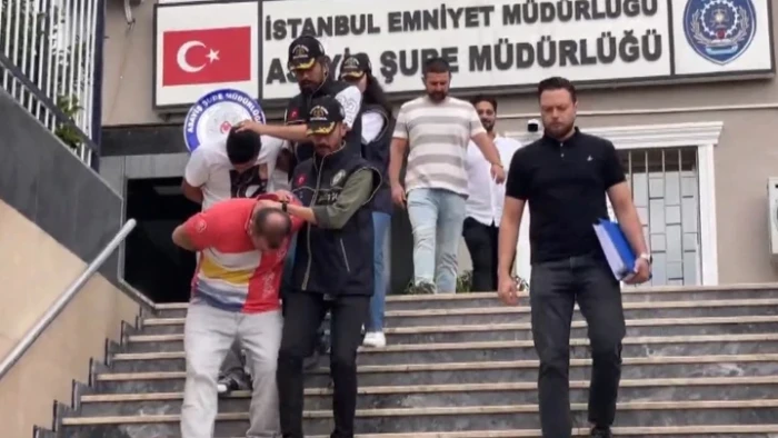 Bakırk&ouml;y'de bir oto galeriye silahlı saldırıya ilişkin 3 ş&uuml;pheli yakalandı
