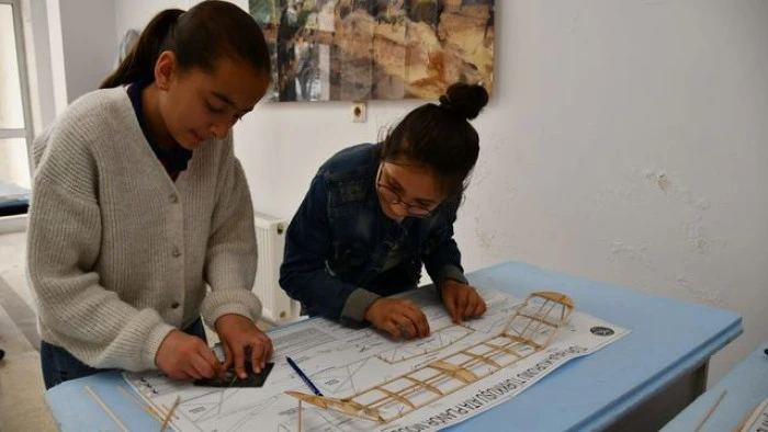 Batman'da &ouml;ğrenciler model u&ccedil;ak eğitimi alıyor