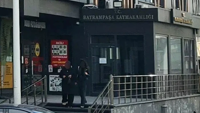 Bayrampaşa Kaymakamlığının bulunduğu binanın bodrumundaki kapalı hamamda yangın &ccedil;ıktı