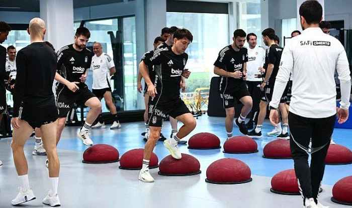 Beşiktaş, Fenerbah&ccedil;e derbisinin hazırlıklarını s&uuml;rd&uuml;rd&uuml;