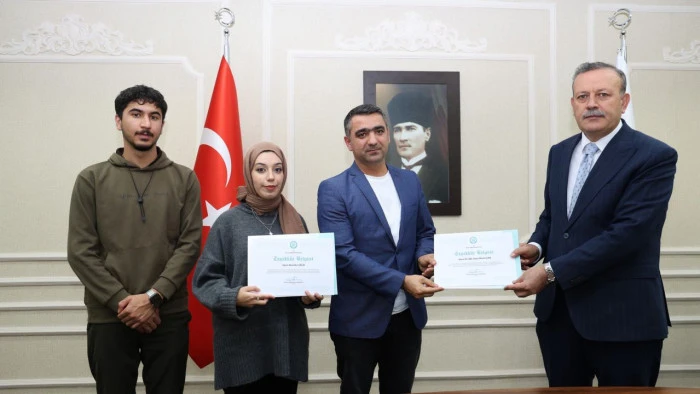 Bitlis'te projeleri kabul edilen öğrencilere teşekkür belgesi verildi
