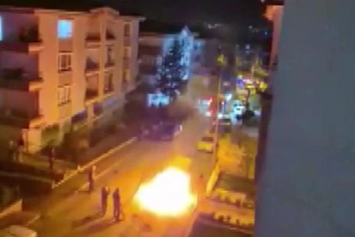 Boşanma aşamasındaki eşinin aracını yakıp kaldığı binaya ateş a&ccedil;an ş&uuml;pheli tutuklandı